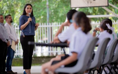 ENTREGA GOBERNADORA INDIRA MOBILIARIO A ESTUDIANTES DE LA SECUNDARIA «ENRIQUE CORONA MORFÍN»
