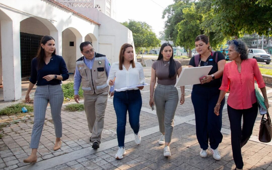 RECORRE GOBERNADORA MERCADO Y MUELLE DE PESCADORES EN MANZANILLO POR PRÓXIMA REMODELACIÓN