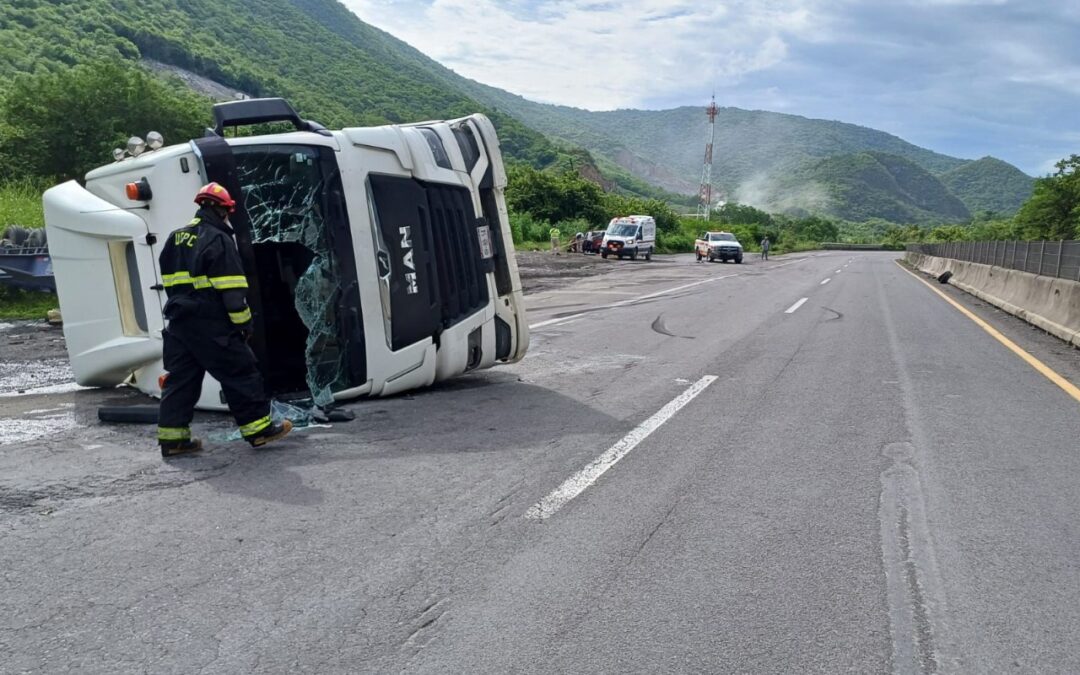 ATIENDE UEPC Y GN ACCIDENTE EN LA SALADA, CERRADO CARRIL DE BAJA VELOCIDAD