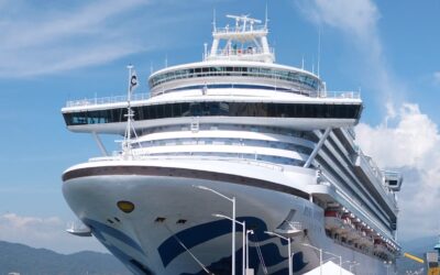 ARRIBA CRUCERO CON MÁS DE 4 MIL VIAJEROS