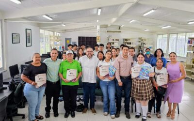 BACHILLERES DE ARMERÍA APOYAN A QUE 5 ADULTOS CONCLUYAN SU EDUCACIÓN BÁSICA