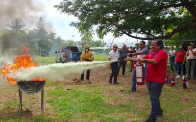 BRIGADAS INTERNAS DE PROTECCIÓN CIVIL DEL CAMPUS CENTRAL RECIBEN CURSO CONTRA INCENDIOS