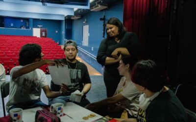 ESTUDIANTES DE LA FALCOM SE CAPACITAN EN GESTIÓN CREATIVA DE LA IMAGEN INSTITUCIONAL