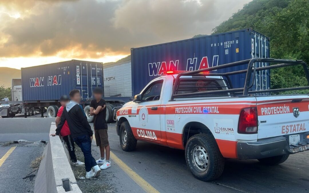 UEPC ALERTA POR ACCIDENTE ENTRE TRÁILERES EN LA AUTOPISTA COLIMA–MANZANILLO; RECOMIENDA TOMAR RUTAS ALTERNAS