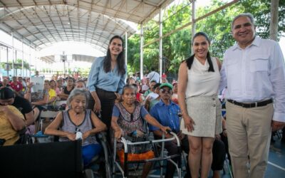 ENTREGAN GOBERNADORA Y BENEFICENCIA PÚBLICA FEDERAL APOYOS A MÁS DE 460 MANZANILLENSES
