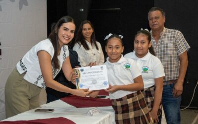 ROSI BAYARDO RECONOCE LA COLABORACIÓN DE ESCUELAS DE MANZANILLO A LA PREVENCIÓN DEL DELITO