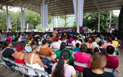 INICIÓ INDIRA VIZCAÍNO LA ENTREGA DE COLIBECA-COMPUTADORA, EN ARMERÍA
