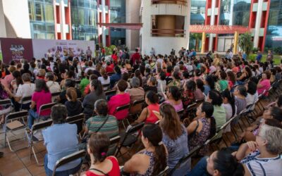 ENTREGÓ INDIRA VIZCAÍNO 700 TARJETAS DE PENSIÓN MUJERES BIENESTAR EN COLIMA