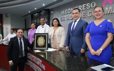 RECIBE DR. CARLOS ALBERTO JUÁREZ PRESEA DEL CONGRESO AL MÉRITO MÉDICO 2025