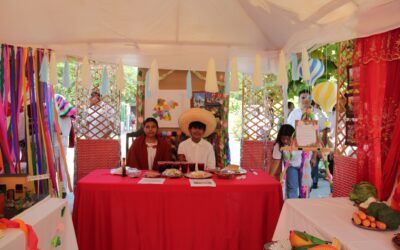 BACHILLERES DE CERRO DE ORTEGA INTEGRAN A FAMILIAS Y COMUNIDAD, EN FERIA INTERCULTURAL