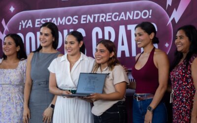 ENTREGA INDIRA VIZCAÍNO MÁS COLIBECAS COMPUTADORAS EN MANZANILLO ESTE VIERNES