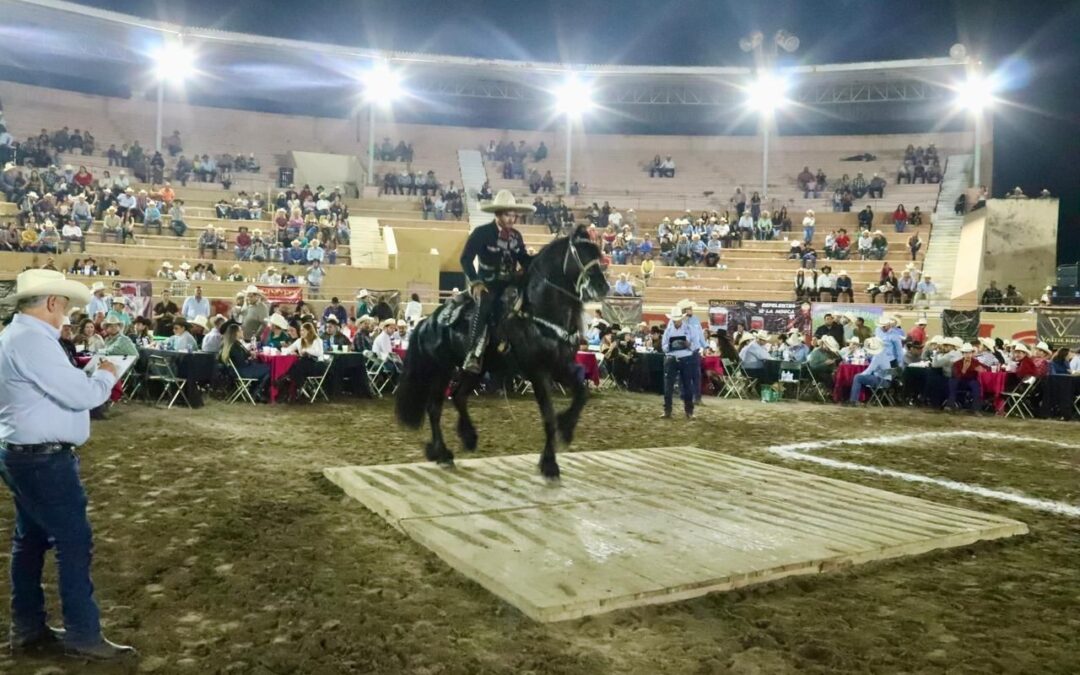 DIEGO GONZÁLEZ Y ‘CHAMOY’, CAMPEONES DEL CONCURSO DE CABALLO BAILADOR EN LA FERIA DE COLIMA