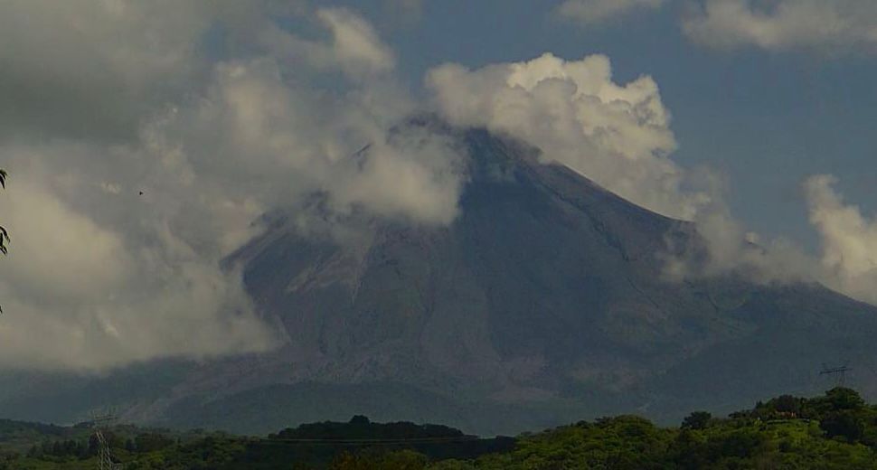 VOLCÁN DE FUEGO SE MANTIENE ESTABLE, SIN RIESGO PARA LA POBLACIÓN: UEPC COLIMA