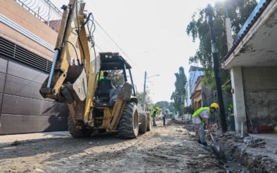 ROSI BAYARDO DA INICIO A 6 OBRAS DE REHABILITACIÓN DE REDES DE AGUA, DRENAJE Y PAVIMENTACIÓN EN COLONIA INDECO