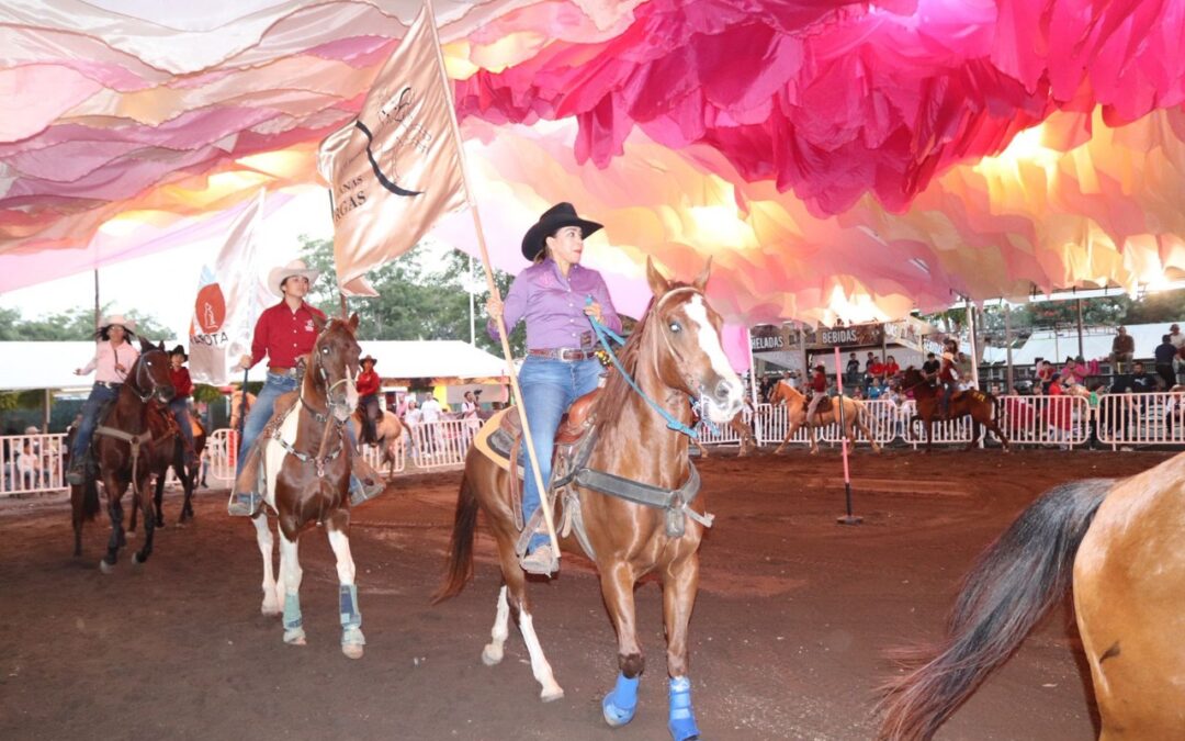 ARRANCÓ LA FIESTA DEL RODEO EN EL TEATRO DEL CABALLO DE LA FERIA DE COLIMA