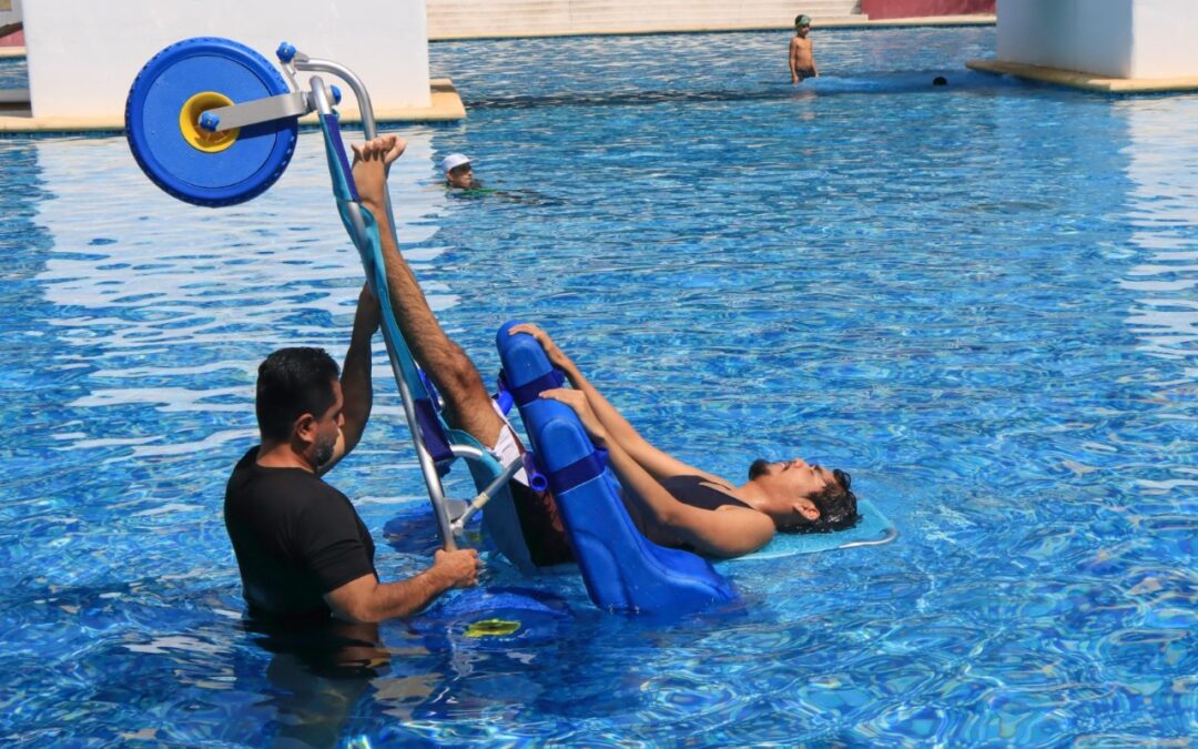 ENTREGAN SILLAS ANFIBIAS EN LAS ALBERCAS DEL PARQUE REGIONAL