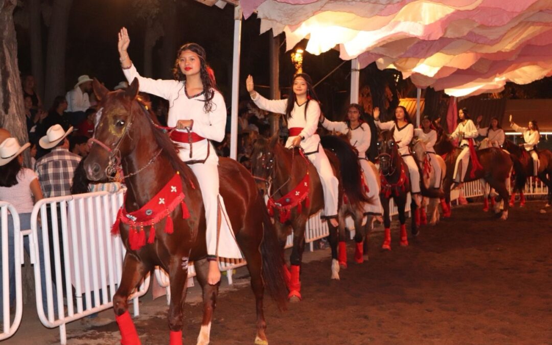 CAUTIVA LA ‘NOCHE DE MUJERES Y CABALLOS’ EN LA FERIA DE COLIMA