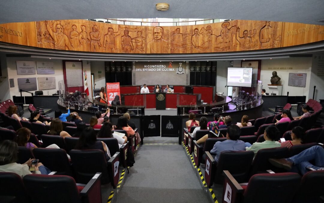 PRESENTAN EN EL CONGRESO EL LIBRO “ANTOLOGÍA POÉTICA DE MUJERES EN PROCESO DE REINSERCIÓN SOCIAL”