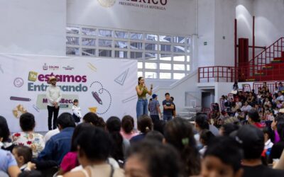 MÁS DE 2,900 ESTUDIANTES DE COLIMA Y ARMERÍA RECIBEN TARJETAS DE ‘MI COLIBECA PARA EMPEZAR’ DEL GOBIERNO DEL ESTADO