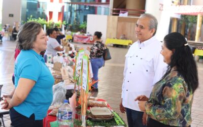 EN EXPO KERMÉS NAVIDEÑA SE IMPULSA A LAS Y LOS EMPRENDEDORES