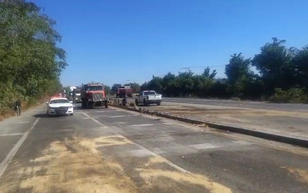 QUEDÓ LIBERADA AUTOPISTA COLIMA-MANZANILLO TRAS ACCIDENTE