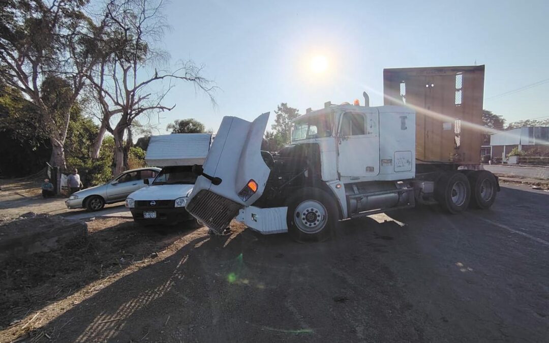 UEPC COLIMA ALERTA POR ACCIDENTE DE CAMIÓN DE CARGA EN EL LIBRAMIENTO SUR; PROVOCA OBSTRUCCIÓN VIAL