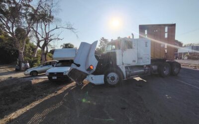 UEPC COLIMA ALERTA POR ACCIDENTE DE CAMIÓN DE CARGA EN EL LIBRAMIENTO SUR; PROVOCA OBSTRUCCIÓN VIAL