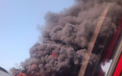 ESTÁ OBSTRUIDA LA AUTOPISTA MANZANILLO-COLIMA POR INCENDIO DE TRÁILER, ALERTA UEPC