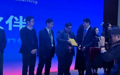 RECIBE UDEC PREMIO SOCIO DE MEDALLA DE ORO POR IMPLEMENTACIÓN ‘CHINESE PLUS’