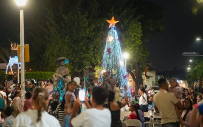 ENCABEZA TEY GUTIÉRREZ ENCENDIDO DEL ÁRBOL DE NAVIDAD EN VILLA DE ÁLVAREZ