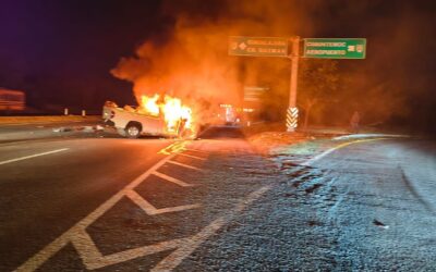 ACCIDENTE VEHICULAR EN CRUCERO DE CUAUHTÉMOC OBSTRUYE CARRIL, HAY UN LESIONADO