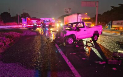 ACCIDENTE VEHICULAR EN CRUCERO DE CUAUHTÉMOC OBSTRUYE CARRIL, PREVIENE UEPC COLIMA; HAY UN LESIONADO