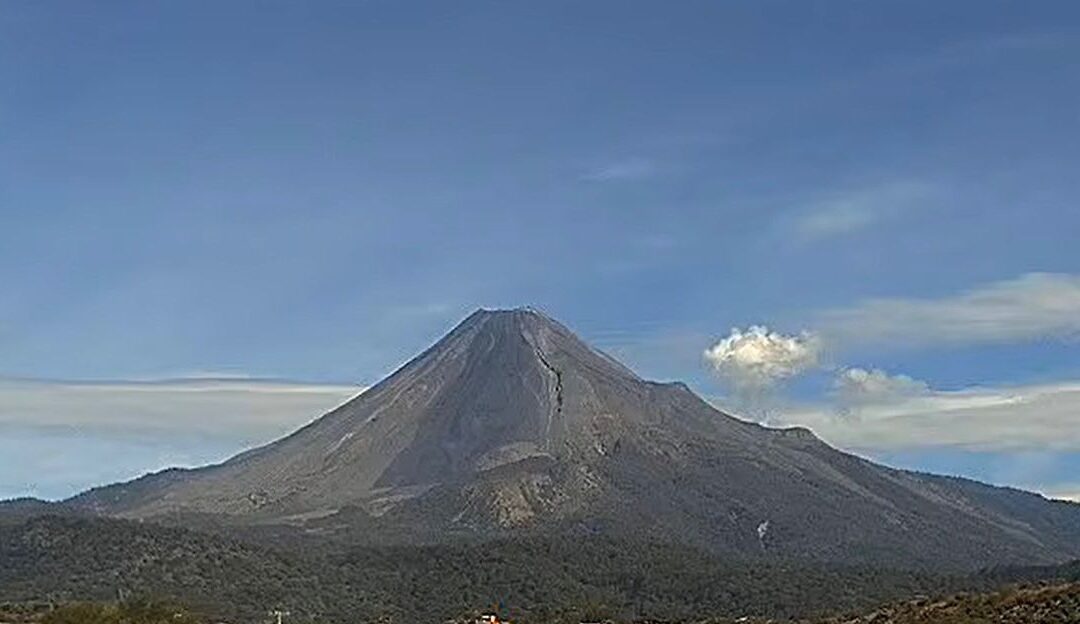 VOLCÁN DE COLIMA MANTIENE ACTIVIDAD ESTABLE Y SIN RIESGO