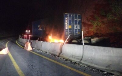 SE INCENDIA CONTENEDOR A LA ALTURA DE LA SALADA, SUGIEREN TOMAR VÍAS ALTERNAS