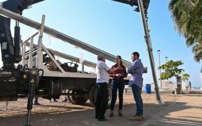 INSTALA GOBIERNO DE ROSI BAYARDO LUMINARIAS EN COLONIA PLAYA AZUL
