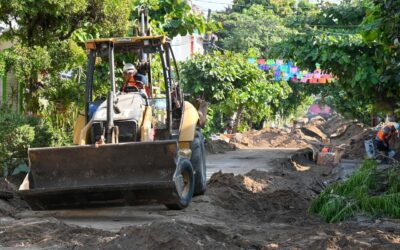 SUPERVISA ROSI BAYARDO REHABILITACIÓN DE REDES DE AGUA Y DRENAJE EN CALLE JACARANDAS, VALLE DE LAS GARZAS
