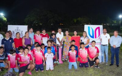 ‎ENTREGA TEY GUTIÉRREZ EL ALUMBRADO ‎EN CANCHA DE FUTBOL DE LA V. BONFIL