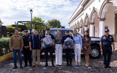 ENTREGA GOBERNADORA NUEVAS PATRULLAS Y EQUIPO A LA POLICÍA MUNICIPAL DE COMALA