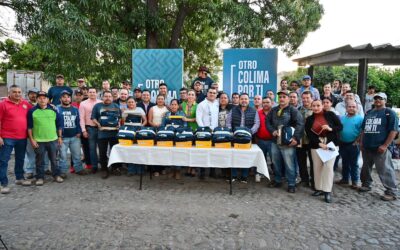 RECIBEN TRABAJADORES MUNICIPALES CAPITALINOS DE SERVICIOS PÚBLICOS UNIFORMES