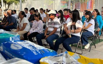 BACHILLERES DE COFRADÍA DE JUÁREZ APOYAN LA ENTREGA DE PRÓTESIS PARA ADULTOS MAYORES