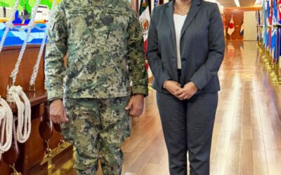INDIRA VIZCAÍNO SE REUNIÓ CON EL SECRETARIO DE MARINA, PARA FORTALECER LA SEGURIDAD EN EL ESTADO DE COLIMA