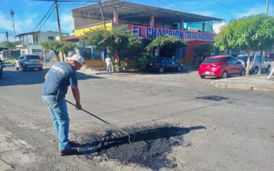 CON ACCIONES CONSTANTES, EL AYUNTAMIENTO DE COLIMA ATIENDE VIALIDADES DE LA ZONA SUR