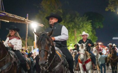 PARTICIPAN 12 MIL JINETES EN CABALGATA NOCTURNA