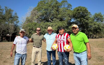VUELVEN LOS DOMINGOS DE FÚTBOL EN LA ZONA ALTA DE MANZANILLO, SENADOR VIRGILIO MENDOZA APOYA LIGA RURAL