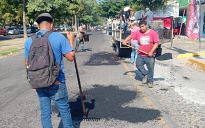 COLOCA VILLA DE ÁLVAREZ 60 TONELADAS DE ASFALTO POR SEMANA CON OPERACIÓN BACHEO