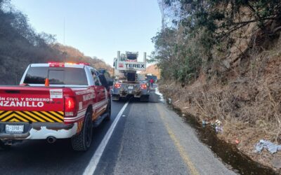 ALERTA UEPC POR CONTENEDOR DESPRENDIDO DE TRÁILER QUE OBSTRUYE CARRIL EN AUTOPISTA MANZANILLO–COLIMA; NO HUBO PERSONAS LESIONADAS