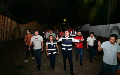 RIULT RIVERA SE REÚNE CON VECINOS Y RECORRE EL BARRIO DE LAS HUERTAS