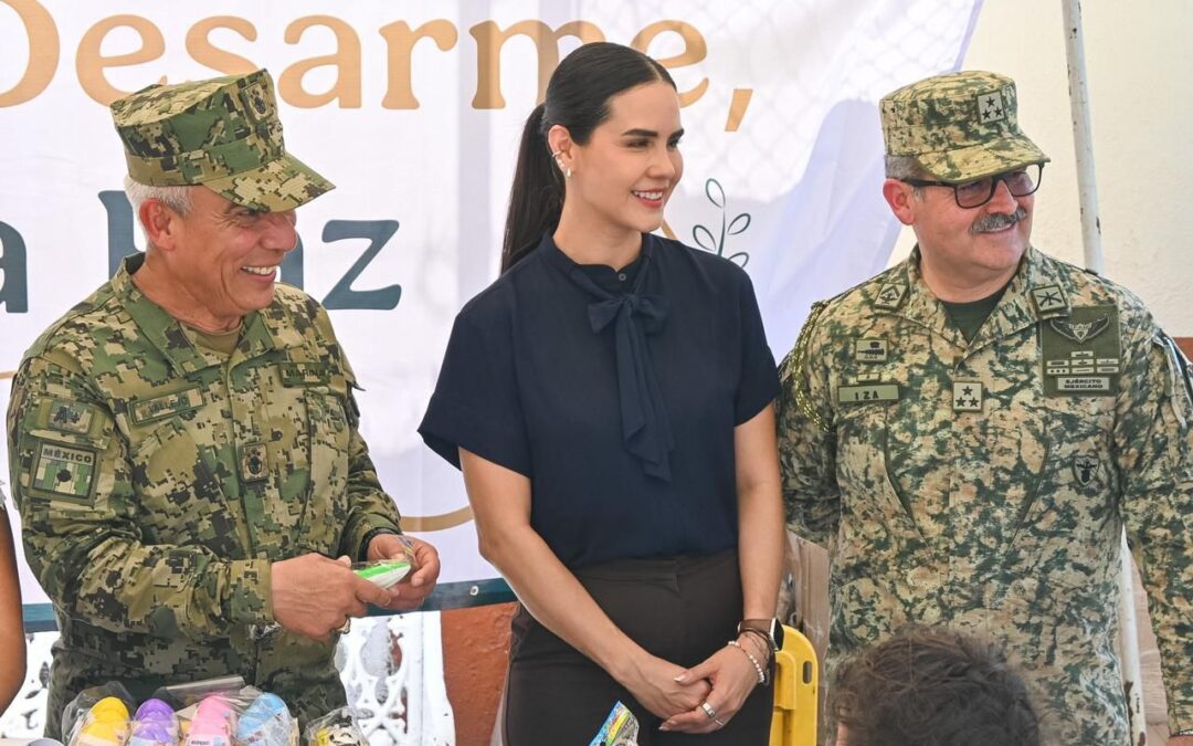 PARTICIPA ROSI BAYARDO EN ARRANQUE DE CAMPAÑA DE CANJE DE ARMAS EN MANZANILLO