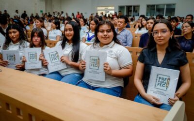 ENTREGA DE MANUAL PREPARAFEC REÚNE A ESTUDIANTES Y FAMILIAS EN TECOMÁN