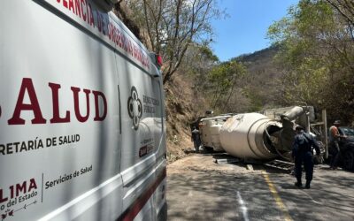 ALERTA UEPC COLIMA POR OBSTRUCCIÓN EN CARRETERA VILLA DE ÁLVAREZ-MINATITLÁN, TRAS VOLCADURA DE CAMIÓN DE CARGA